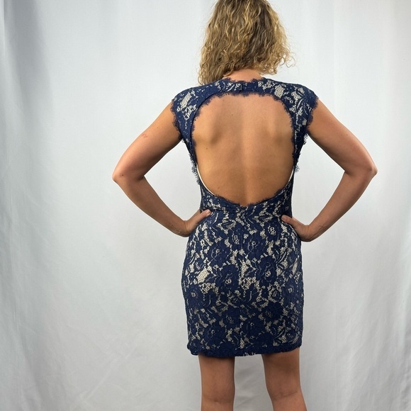 Aidan Aidan Mattox Sleeveless Illusion Neckline Lace Mini Dress in Blue Size 4 - Picture 4 of 4